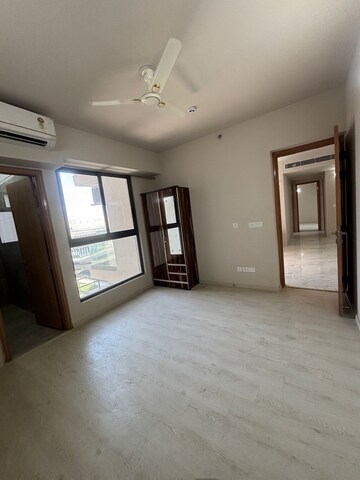 Room in 4 BHK Builder Floor at Unitech Arcadia, South City 2 – for Rent
