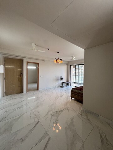 Room in 4 BHK Builder Floor at Unitech Arcadia, South City 2 – for Rent