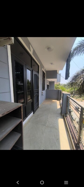 Balcony in 3.5 BHK Builder Floor at DLF Green Avenue, Dlf Phase iv – for Rent