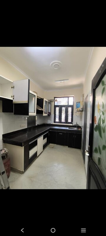 Kitchen in 3.5 BHK Builder Floor at DLF Green Avenue, Dlf Phase iv – for Rent