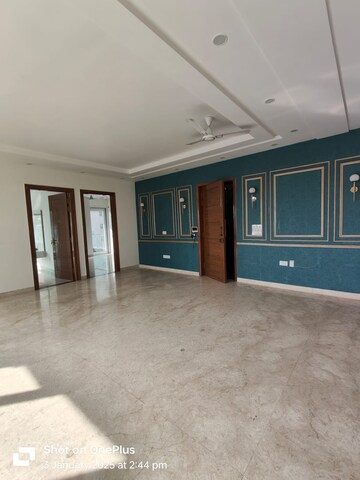 Room in 4 BHK Builder Floor at Unitech South City II, Sector 50 – for Rent