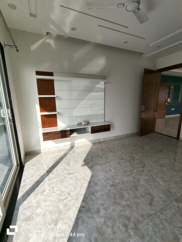Parking in 4 BHK Builder Floor at Unitech South City II, Sector 50 – for Rent