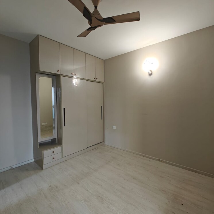 Room, m3m-skywalk 3 Bedroom 2018 Sq.Ft. Apartment In Southern Peripheral Road Gurgaon 8632421