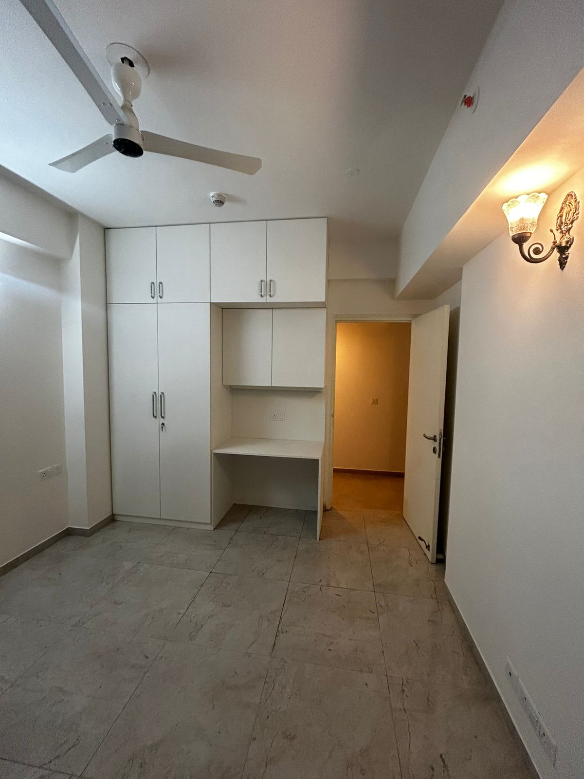 3 BHK + Servant Room Apartment For Rent in Adani Oyster Arcade