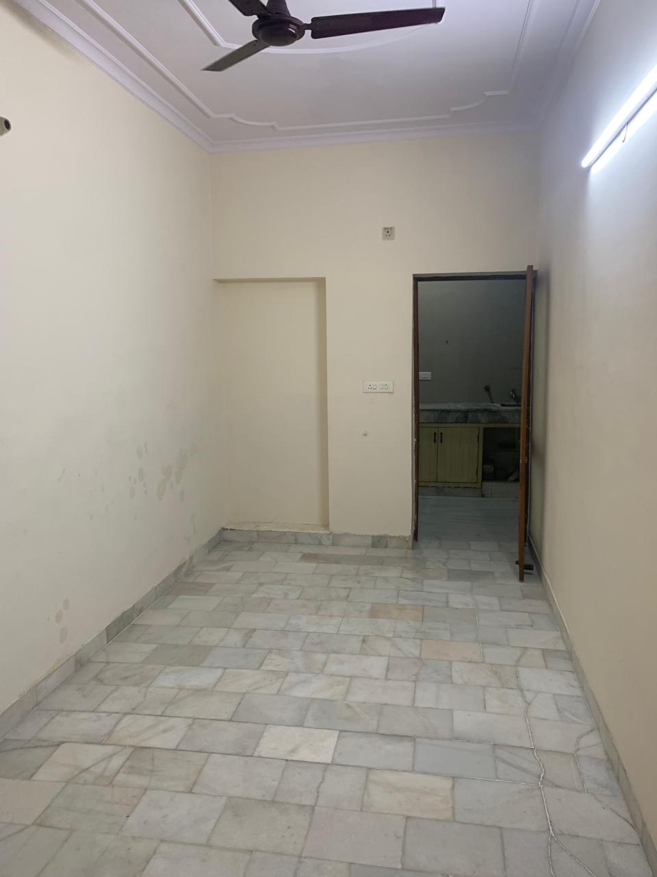 2 BHK Builder Floor For Rent in Pitampura