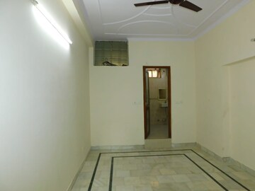 Room in 2 BHK Builder Floor at Pitampura – for Rent