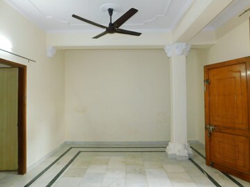 Room in 2 BHK Builder Floor at Pitampura – for Rent