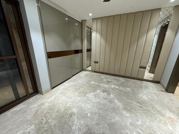 Room, sector 107 4 Bedroom 2000 Sq.Ft. Builder Floor In Sector 107 Noida 8632486