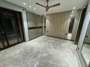 Room in 4 BHK Builder Floor at Sector 107 – for Sale