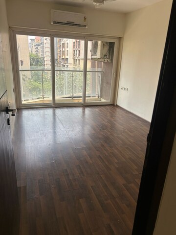 Room in 3 BHK Apartment at RNA Continental, Chembur – for Rent