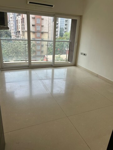Room in 3 BHK Apartment at RNA Continental, Chembur – for Rent