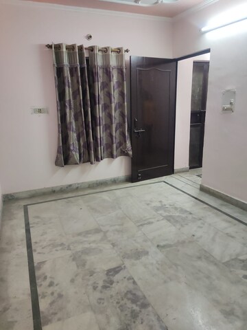 Room in 2 BHK Builder Floor at Pitampura – for Rent
