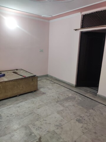 Room in 2 BHK Builder Floor at Pitampura – for Rent