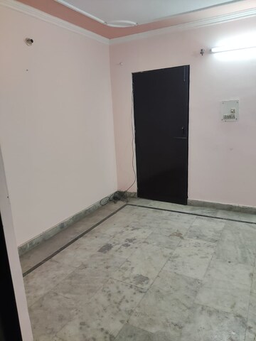 Room in 2 BHK Builder Floor at Pitampura – for Rent