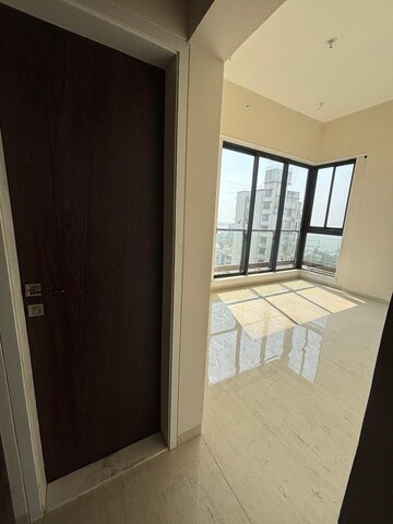 Room in 3 BHK Apartment at Krishna Kunj Plot 166, Dadar East – for Rent