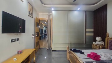 Building Lobby in 6 BHK Builder Floor at Sector 14 – for Sale