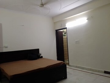 Room in 3 BHK Apartment at Huda Market, Sector 31 – for Rent