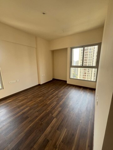 Room in 2 BHK Apartment at Piramal Vaikunth, Balkum Pada – for Rent