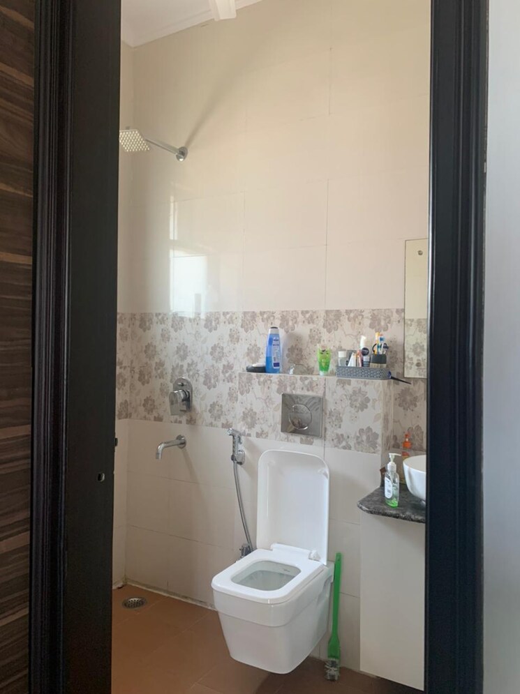 Bathroom, rwa-residential-society-sector-46 3 Bedroom 1836 Sq.Ft. Builder Floor In Sector 46 Gurgaon 8632528