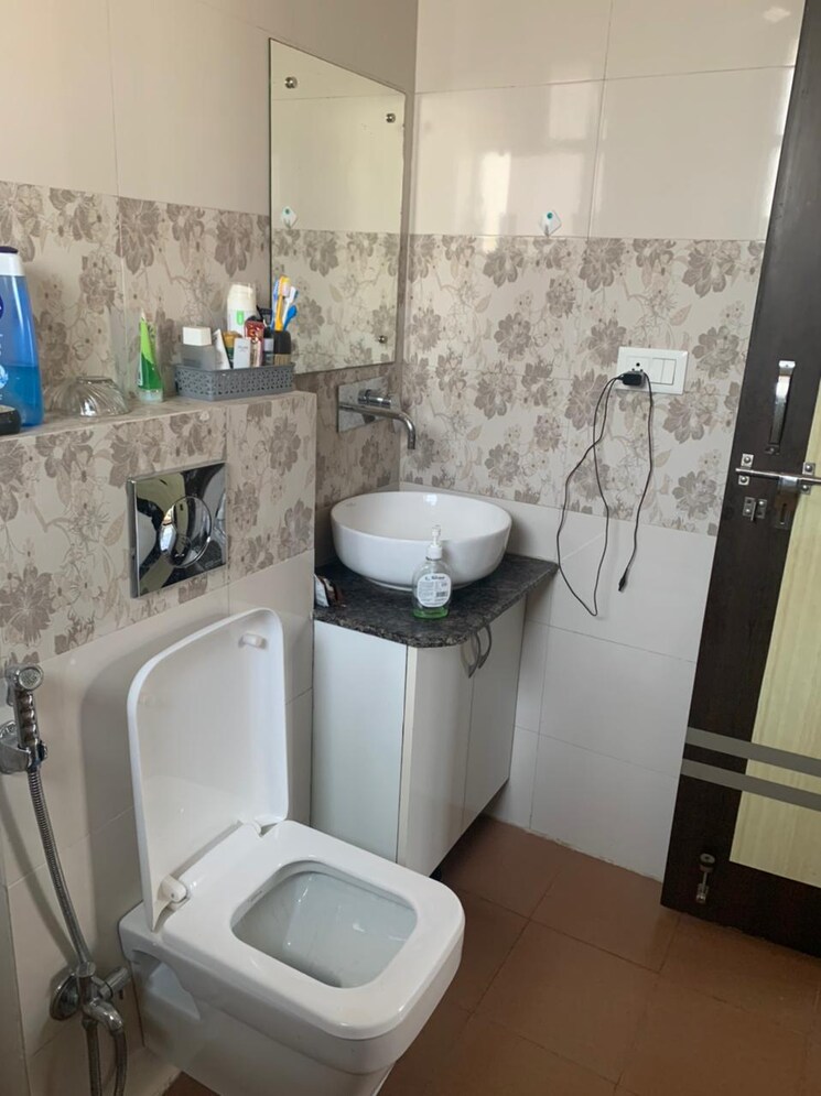 Bathroom, rwa-residential-society-sector-46 3 Bedroom 1836 Sq.Ft. Builder Floor In Sector 46 Gurgaon 8632528