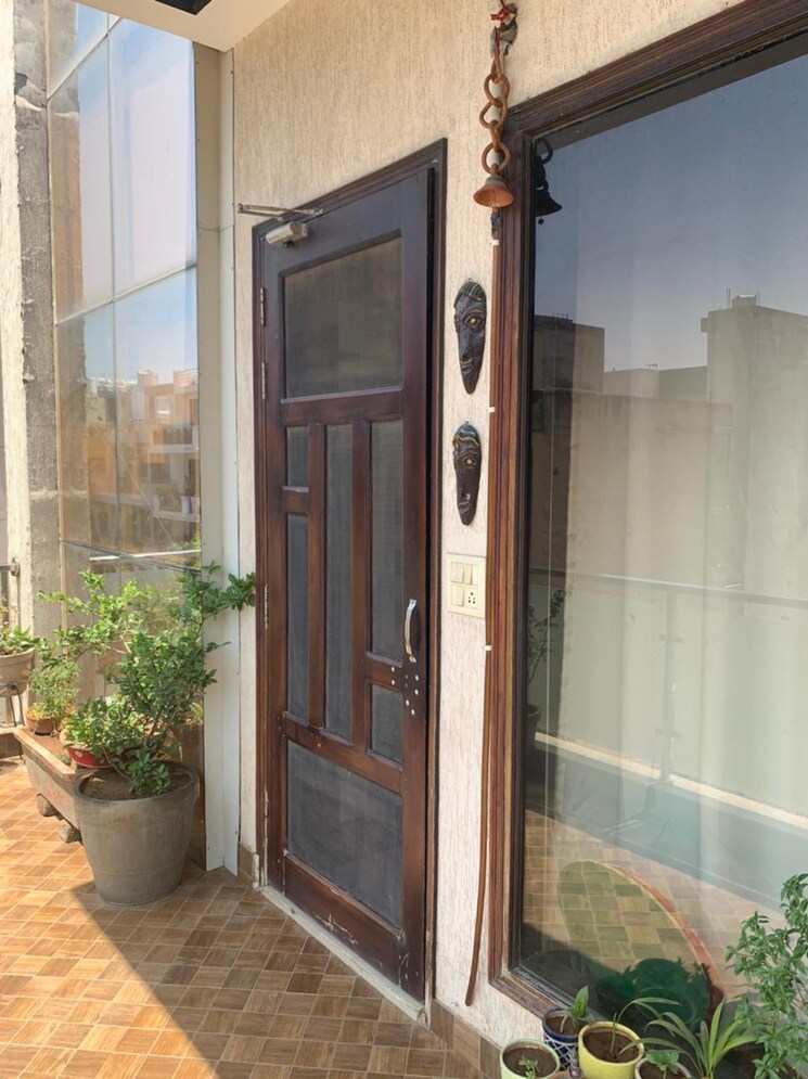 Balcony, rwa-residential-society-sector-46 3 Bedroom 1836 Sq.Ft. Builder Floor In Sector 46 Gurgaon 8632528