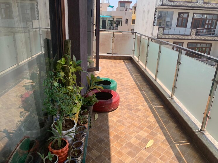 Balcony, rwa-residential-society-sector-46 3 Bedroom 1836 Sq.Ft. Builder Floor In Sector 46 Gurgaon 8632528