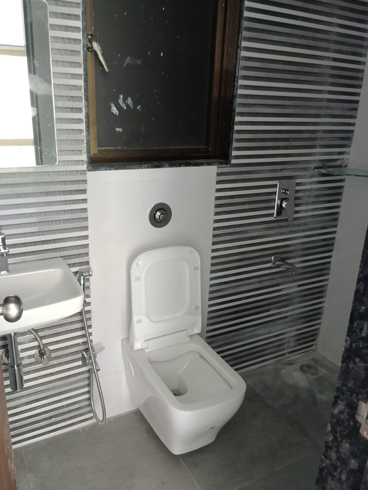 Bathroom, sejal-kajal-apartment 2 Bedroom 600 Sq.Ft. Apartment In Goregaon West Mumbai 8632547