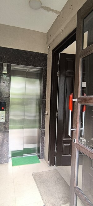 Building Lobby in 4 BHK Builder Floor at BPTP Amstoria, Sector 102 – for Sale