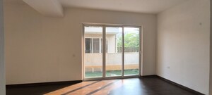 Room in 4 BHK Builder Floor at BPTP Amstoria, Sector 102 – for Sale