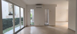 Room in 4 BHK Builder Floor at BPTP Amstoria, Sector 102 – for Sale