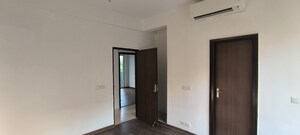 Room in 4 BHK Builder Floor at BPTP Amstoria, Sector 102 – for Sale