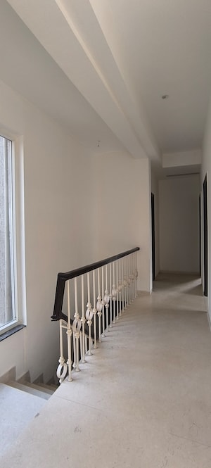 Room in 4 BHK Builder Floor at BPTP Amstoria, Sector 102 – for Sale