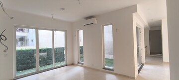 Room in 4 BHK Builder Floor at BPTP Amstoria, Sector 102 – for Sale