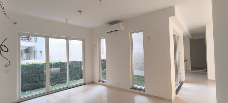 Room, bptp-amstoria 4 Bedroom 3560 Sq.Ft. Builder Floor In Sector 102 Gurgaon 8632580