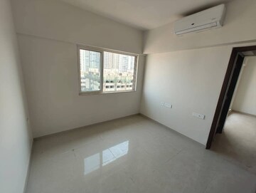 Room in 2 BHK Apartment at Omkar Signet, Malad East – for Rent