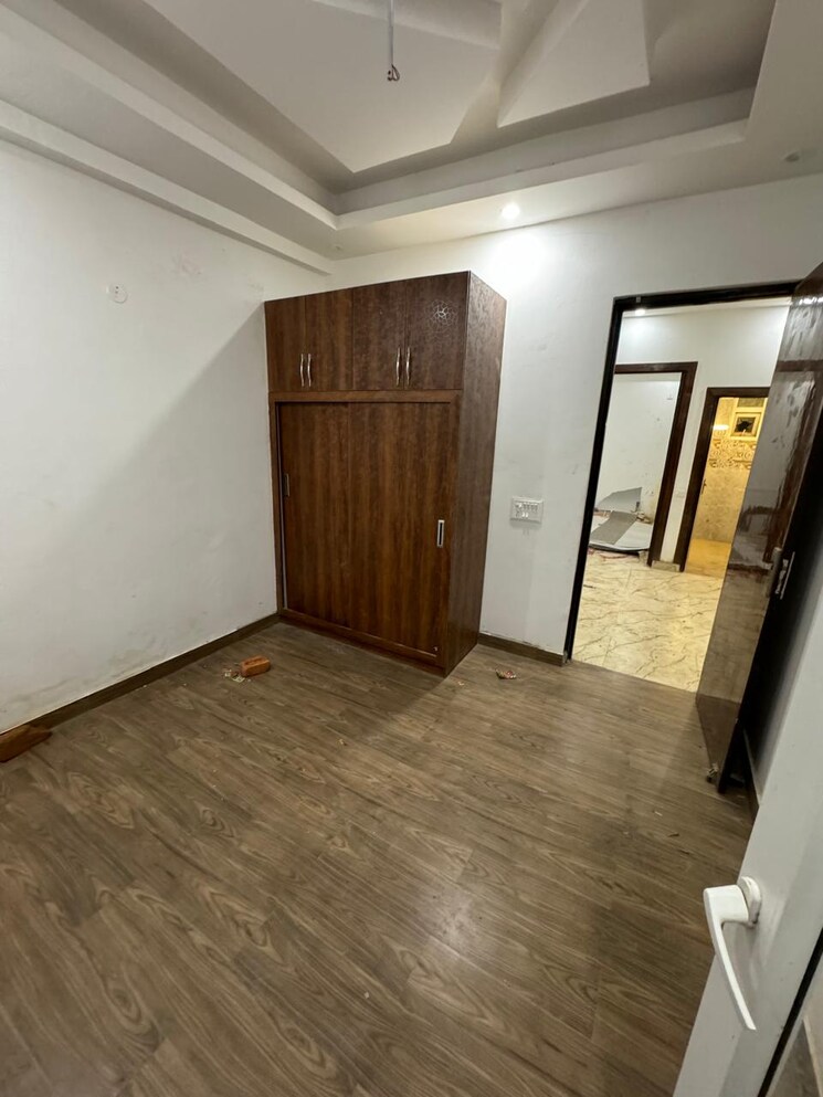 Room, sector 107 3 Bedroom 1450 Sq.Ft. Builder Floor In Sector 107 Noida 8632674