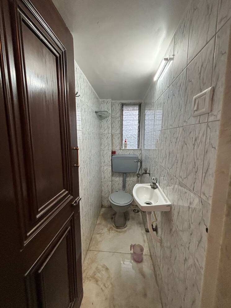 Bathroom, bandra west 1 Bedroom 550 Sq.Ft. Apartment In Bandra West Mumbai 8632709