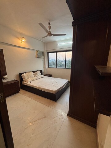 Bedroom in 1 BHK Apartment at Bandra West – for Rent