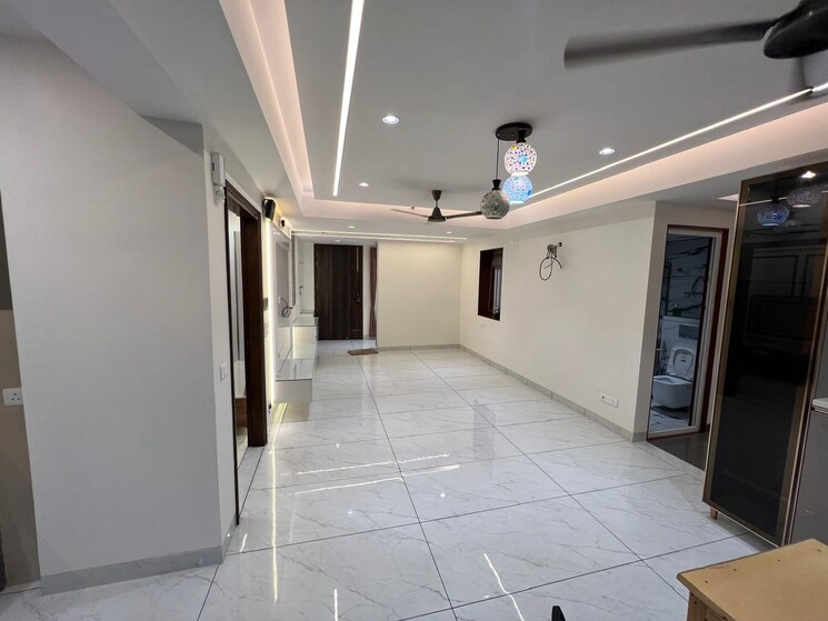 Room, sector 73 2 Bedroom 1050 Sq.Ft. Builder Floor In Sector 73 Noida 8632695