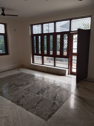 Room in 1.5 BHK Independent House at Sector 55 – for Rent