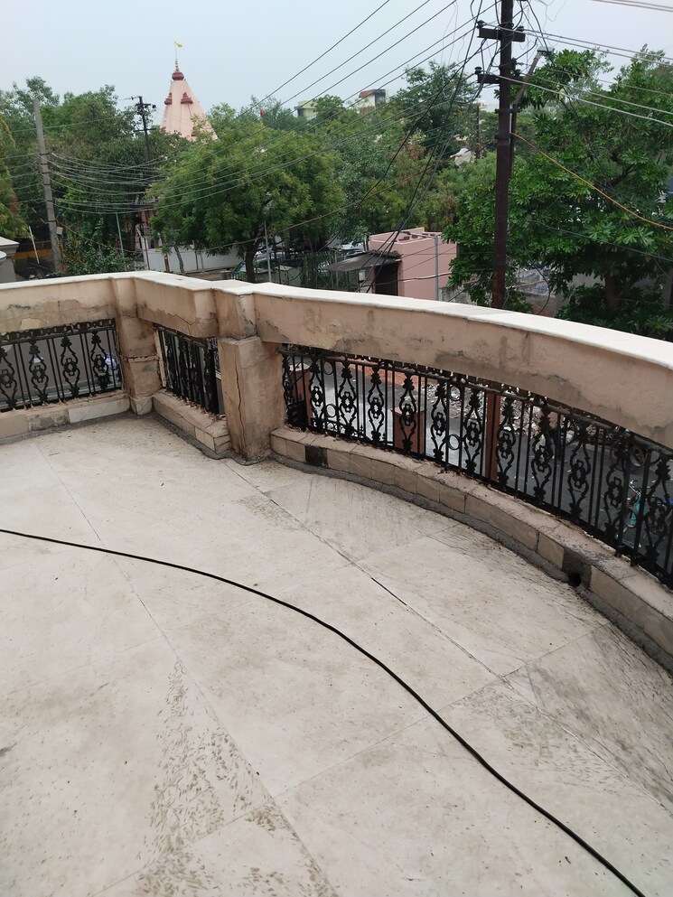 Balcony, sector 55 1.5 Bedroom 1050 Sq.Ft. Independent House In Sector 55 Noida 8632697