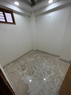 Room in 3 BHK Builder Floor at Sector 73 – for Sale