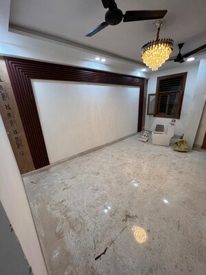 Room in 3 BHK Builder Floor at Sector 73 – for Sale