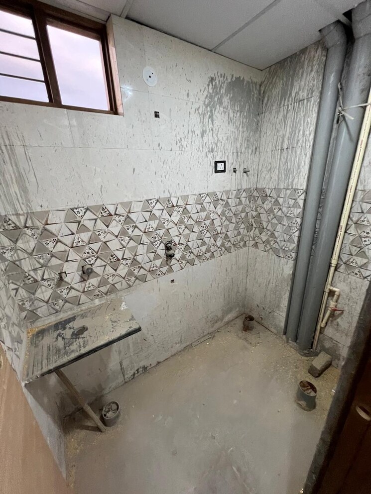 Bathroom, sector 73 3 Bedroom 1500 Sq.Ft. Builder Floor In Sector 73 Noida 8632716