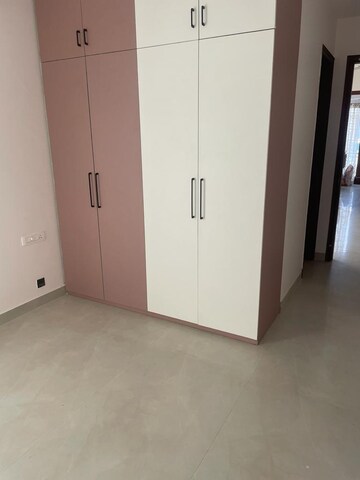 Room in 3 BHK Builder Floor at Omaxe Ambrosia, North Mullanpur – for Rent
