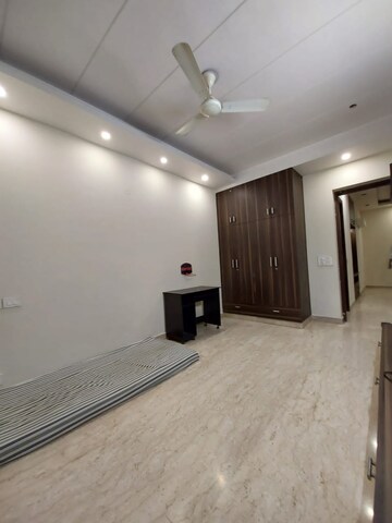 Room in 2 BHK Apartment at Ameya One, Sector 42 – for Rent