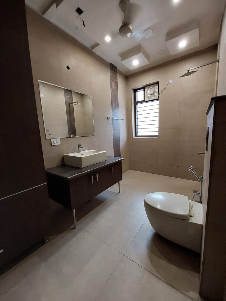 Bathroom, ameya-one 2 Bedroom 1400 Sq.Ft. Apartment In Sector 42 Gurgaon 8632778