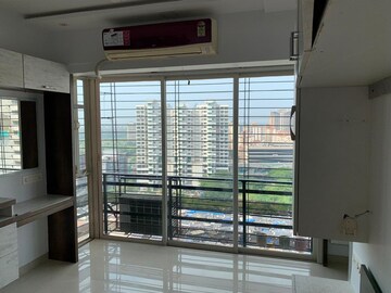 Room in 2 BHK Apartment at Raheja Interface Heights, Malad West – for Rent