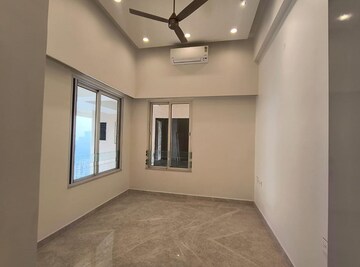 Room in 3 BHK Apartment at Indiabulls Sky Forest, Lower Parel – for Rent