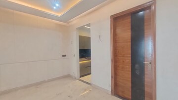 Room in 3 BHK Builder Floor at South City 1 – for Sale